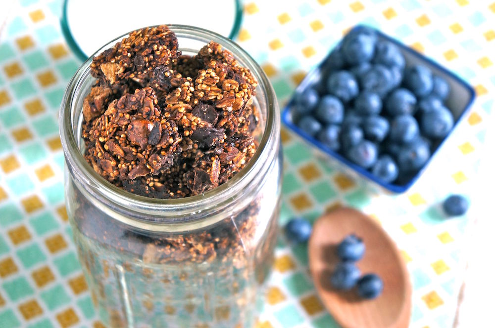 CHOCOLATE-PEANUT-BUTTER-QUINOA-GRANOLA-CLUSTERS-breakfast